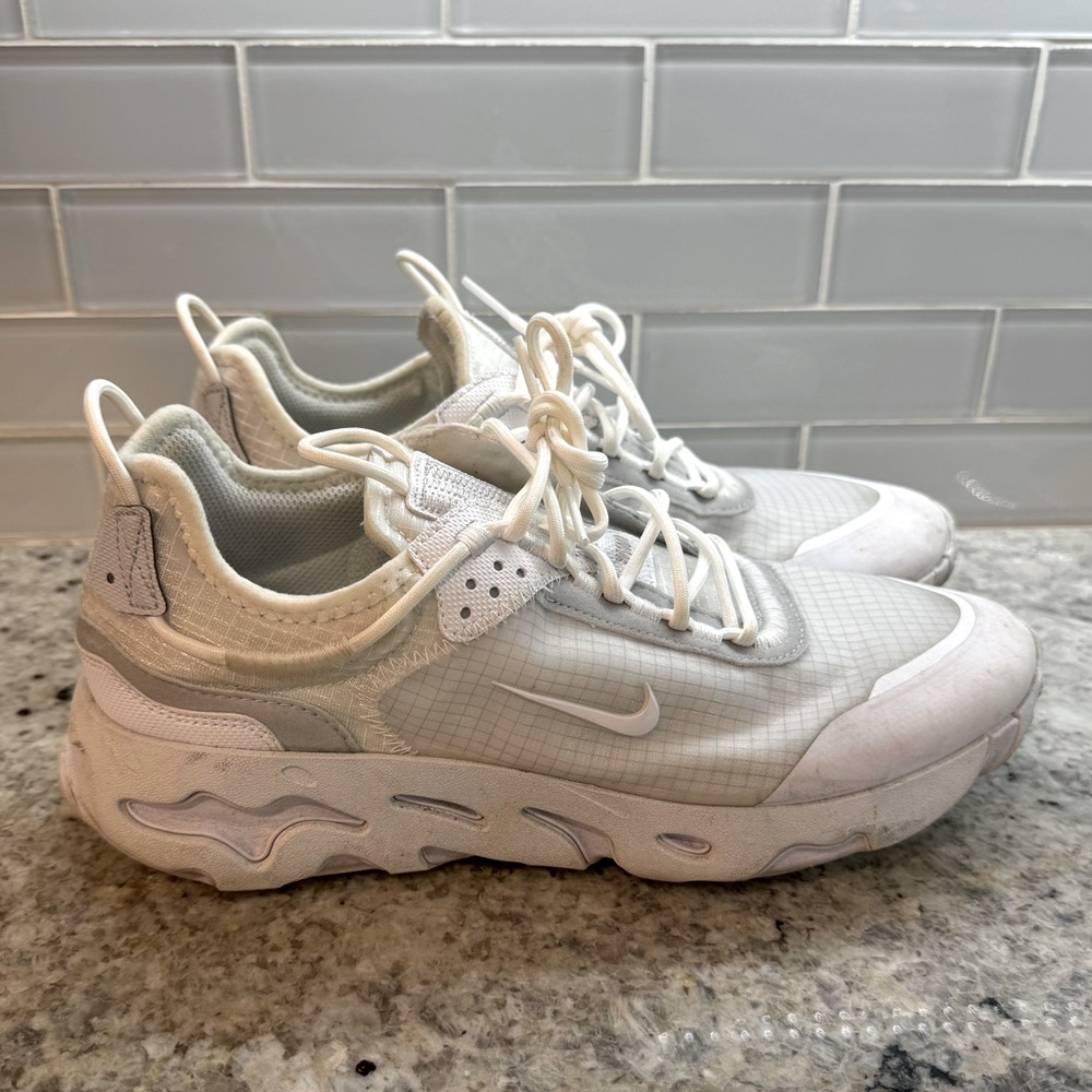 Men’s Nike react live shoes size 8.5